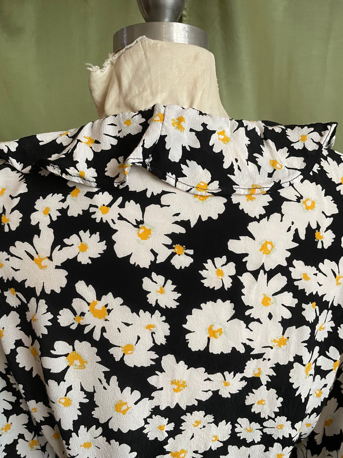 Vintage GAP Daisy Ruffle Blouse - Medium - "Tall"