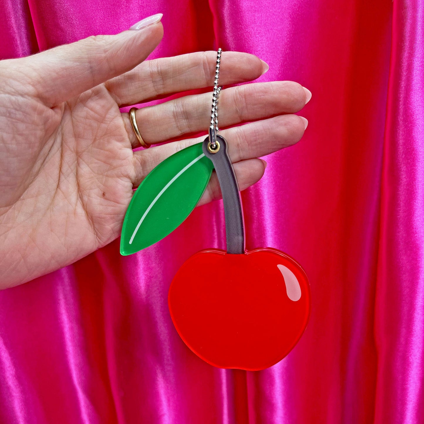 🍒 Cherry Travel Mirror Bag Charm - Portable & Stylish 🍒