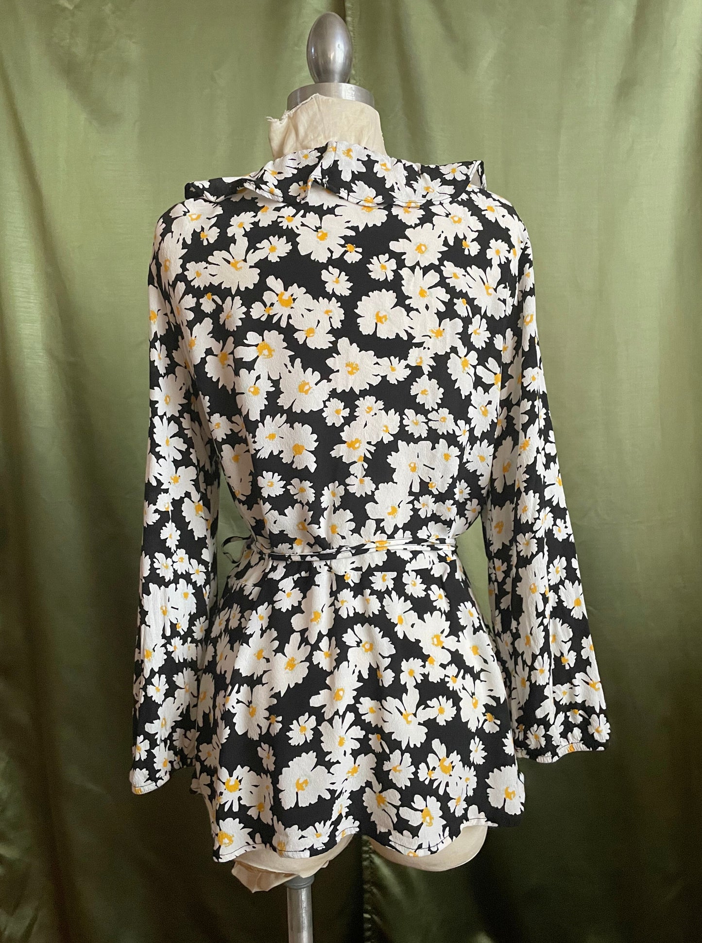 Vintage GAP Daisy Ruffle Blouse - Medium - "Tall"
